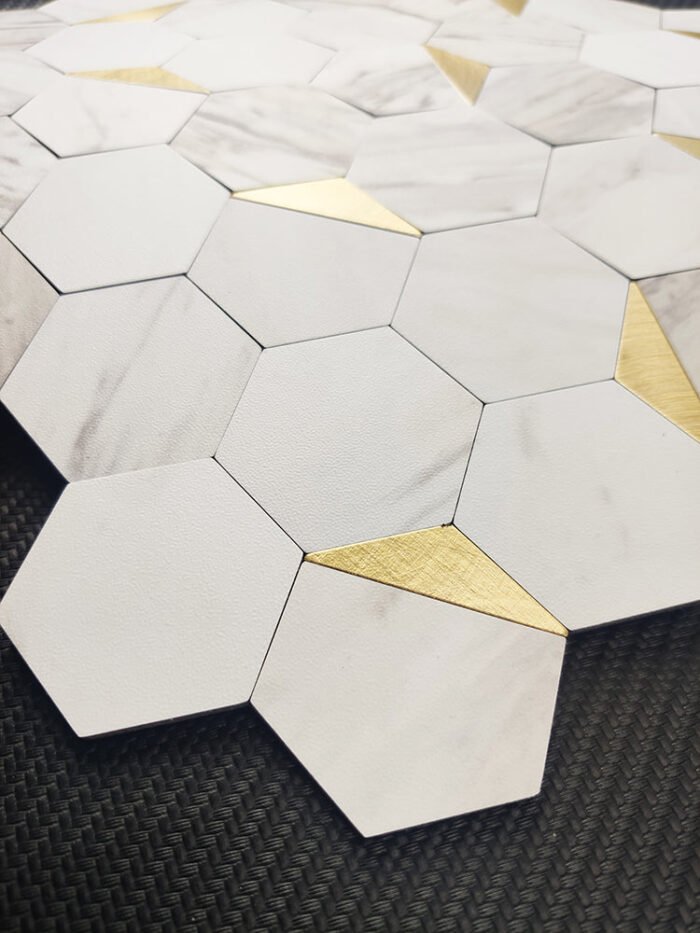 Salpicadero hexagonal de mármol con metal dorado - BEJUSTSIMPLE