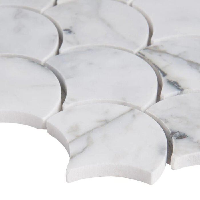 Azulejo de mosaico de mármol pulido festoneado Calacatta Blanco montado en malla - BEJUSTSIMPLE